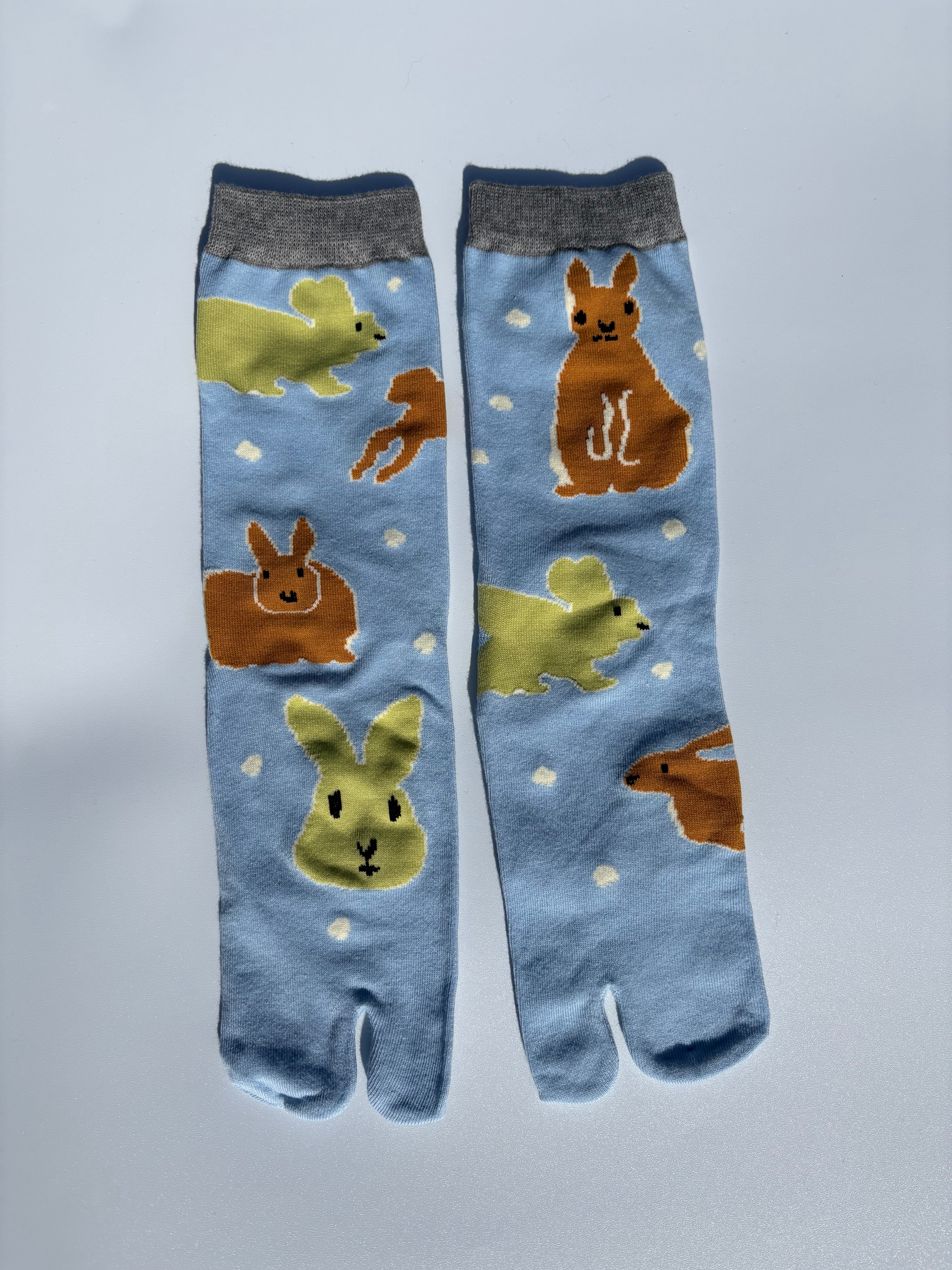 Rabbits in the sky Tabi socks