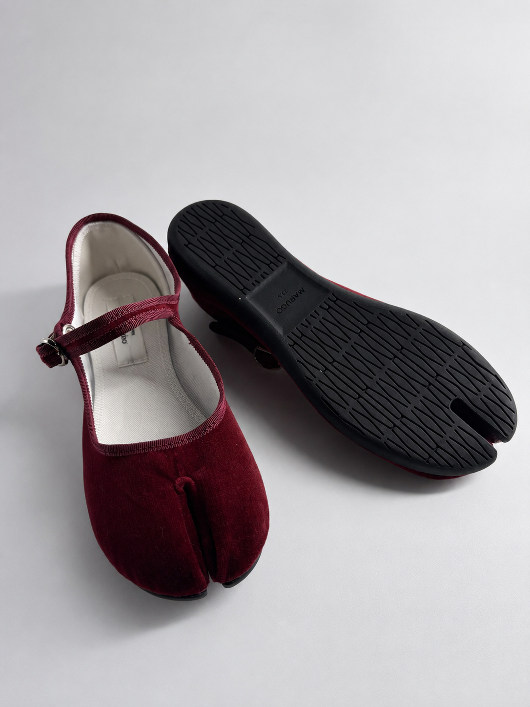 Marugo Mary Jane burgundy Tabi flats