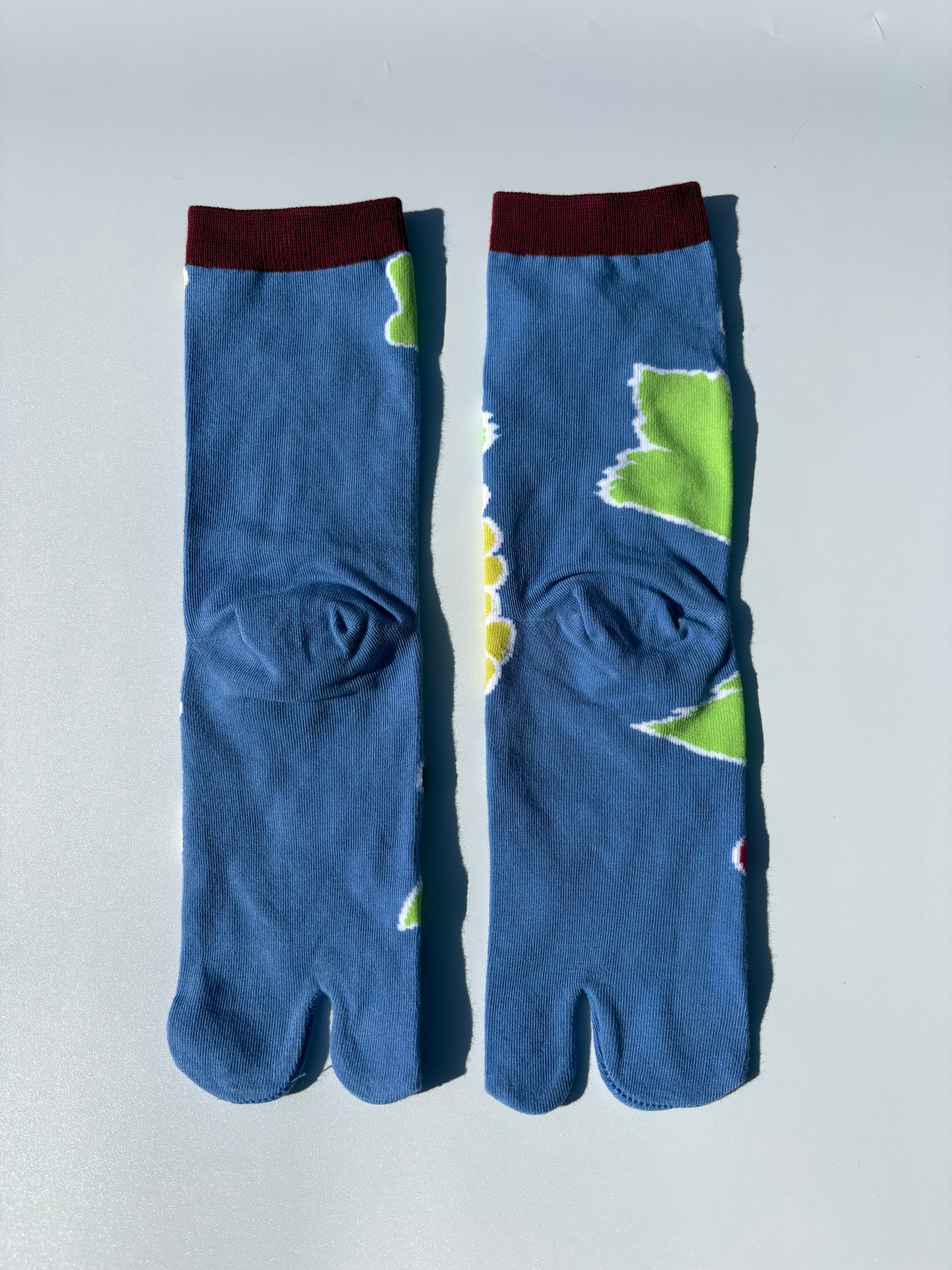 Grapes in blue sky Tabi socks