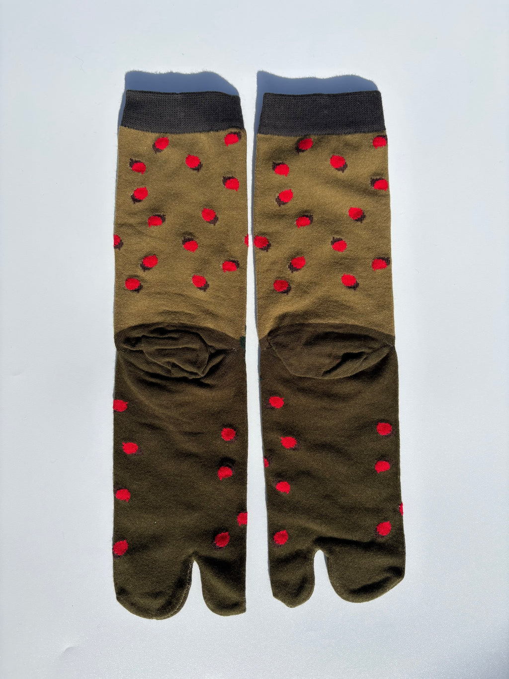 back of Olive green tabi split-toe socks with red tomato field print charcoal cuff — Japanese botanical novelty tabi socks representing nature botanical farm life

