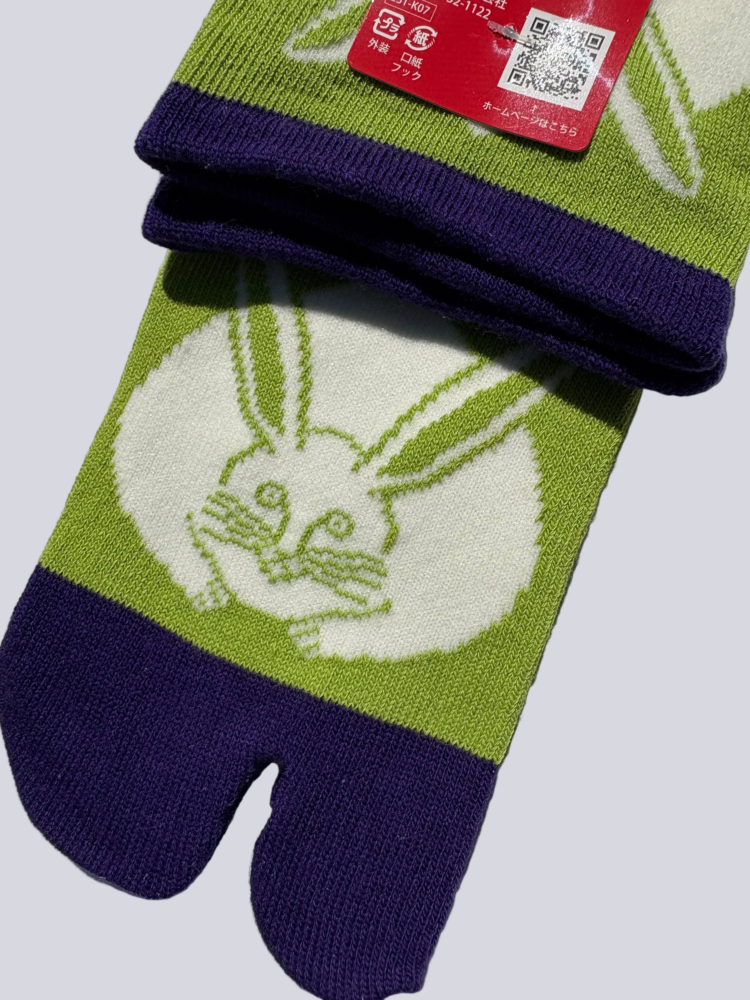 close up of Green and white tabi split-toe socks with large Japanese rabbit (usagi) print and purple toe — Japanese-made novelty bunny tabi socks (足袋)