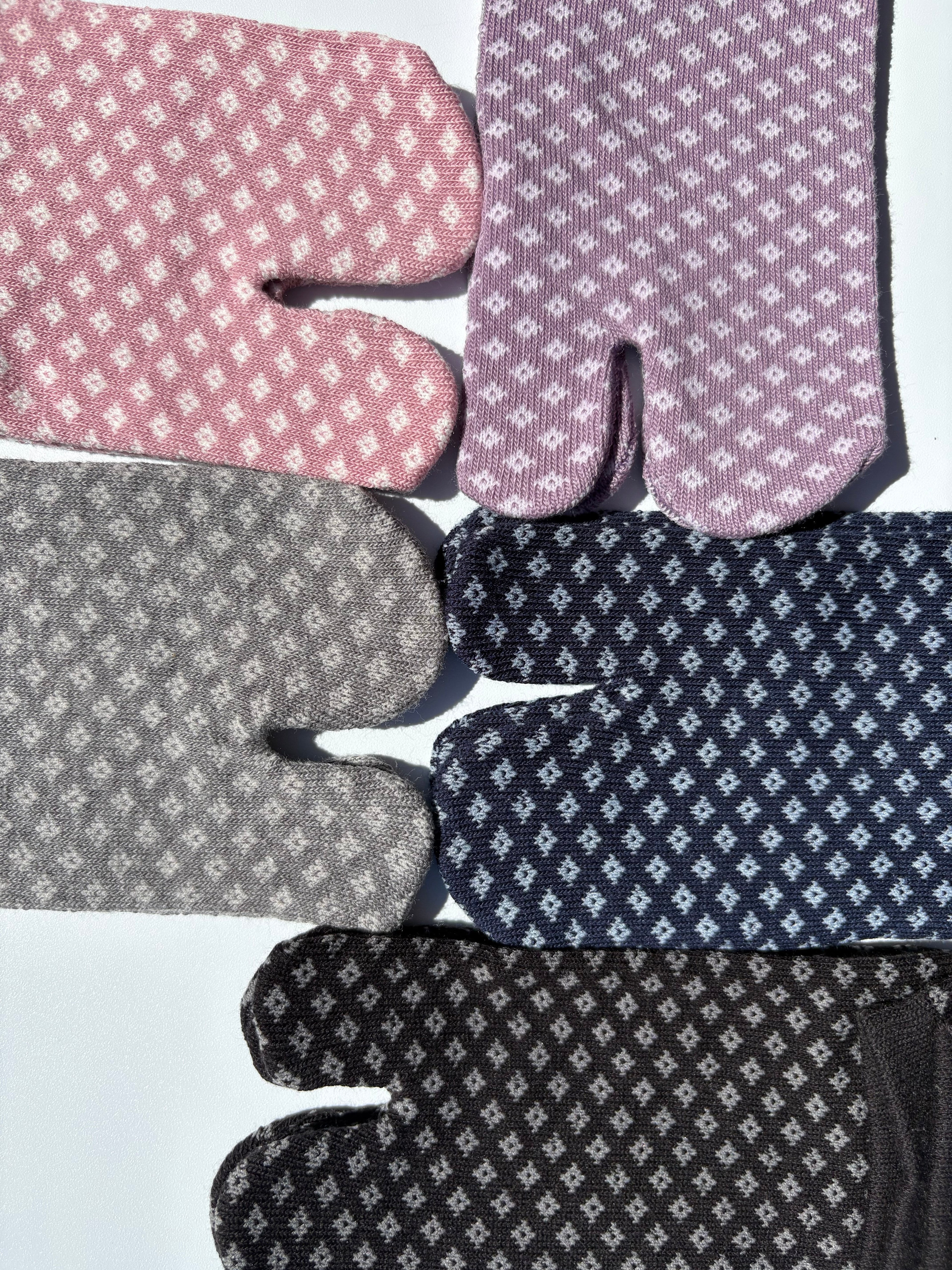 close up of 5 pairs of hishi diamond print japanese tabi socks in lilac, pink, navy, grey and black