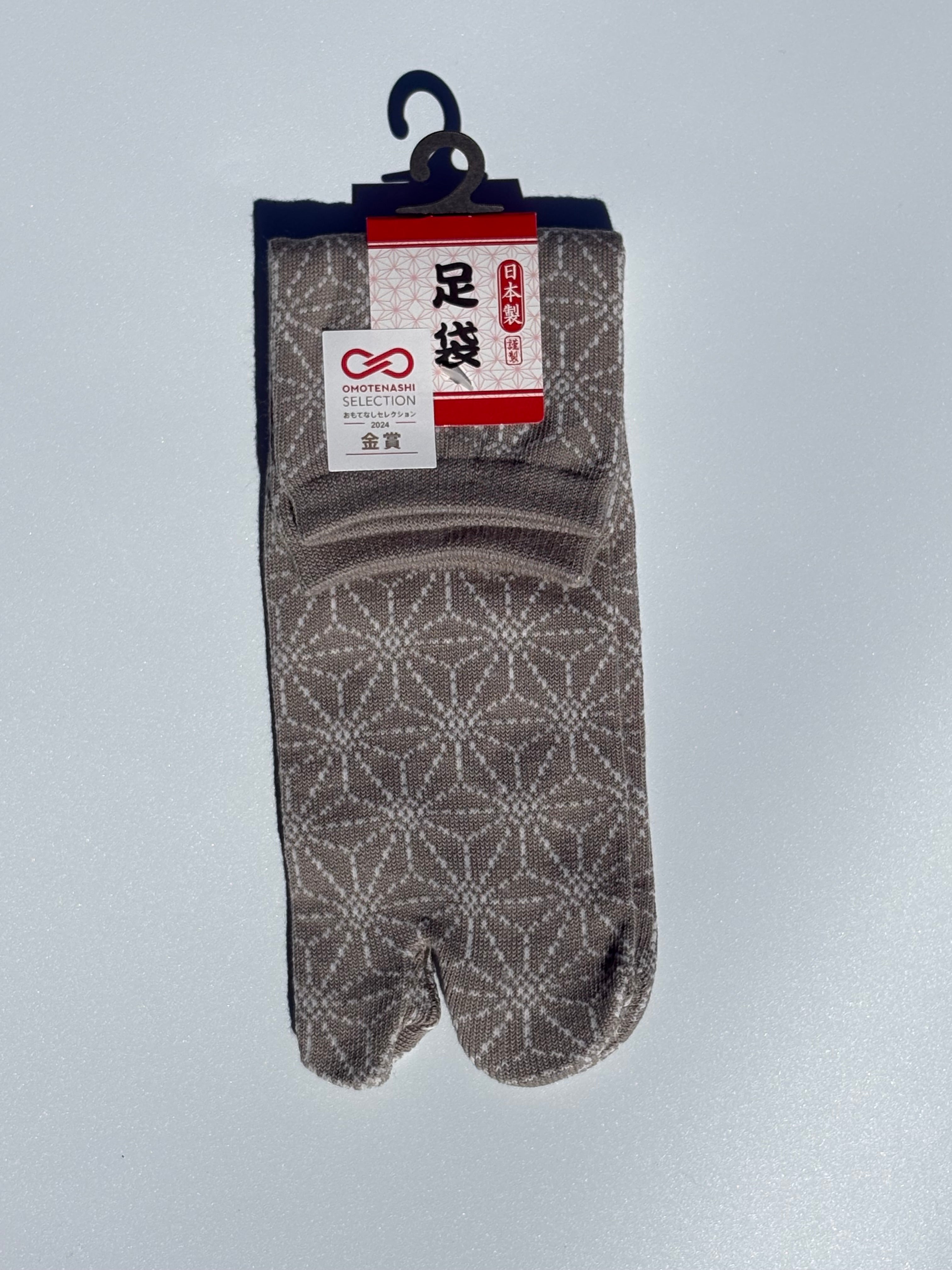 single pair of beige japanese hemp pattern tabi socks lay flat on white background made in japan cotton blend 