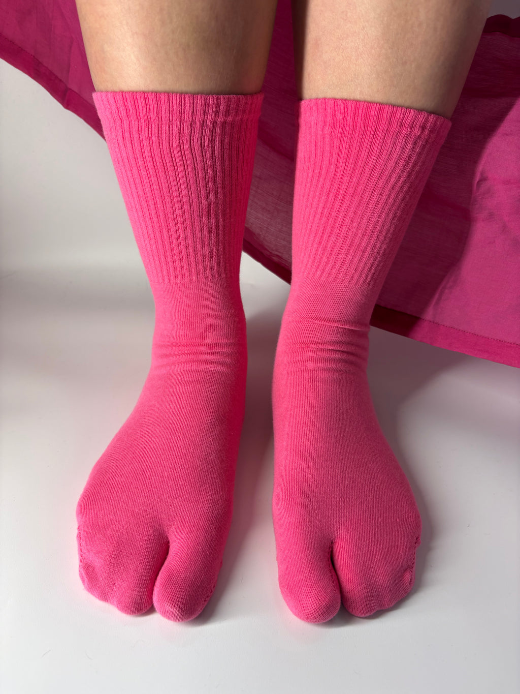 Hot Pink essential crew Tabi socks