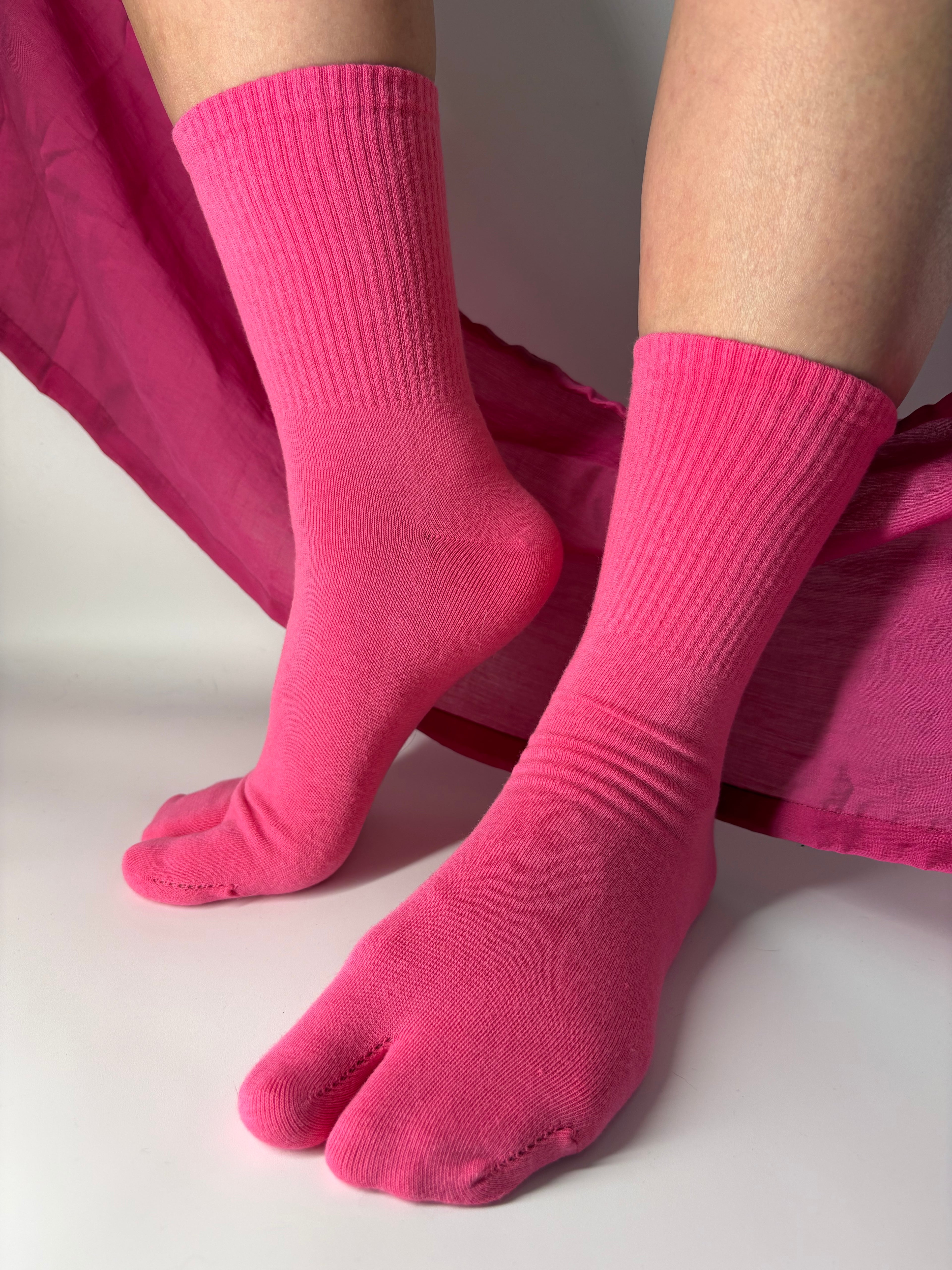 Hot Pink essential crew Tabi socks