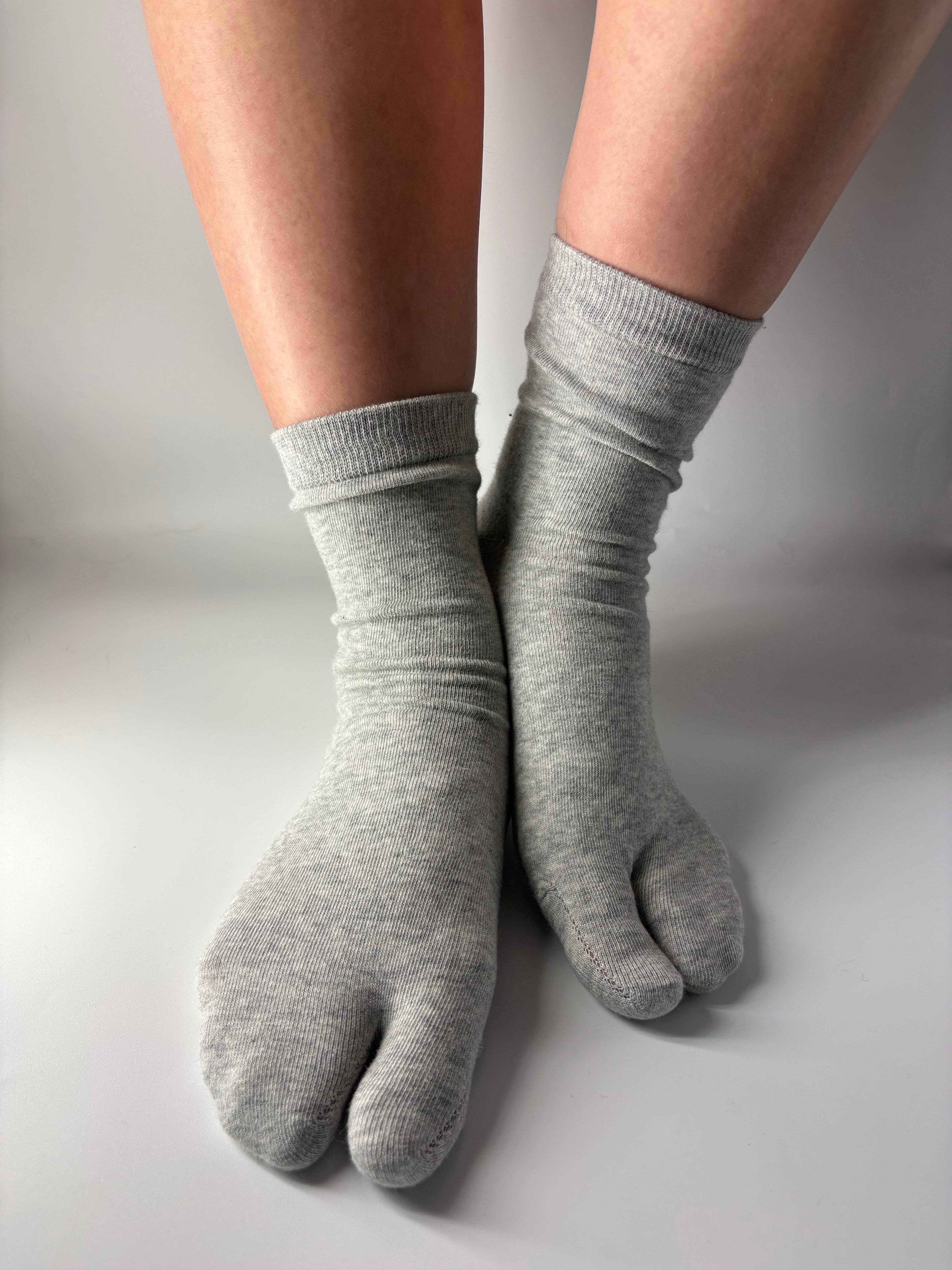 Everyday grey plain Tabi Co. socks