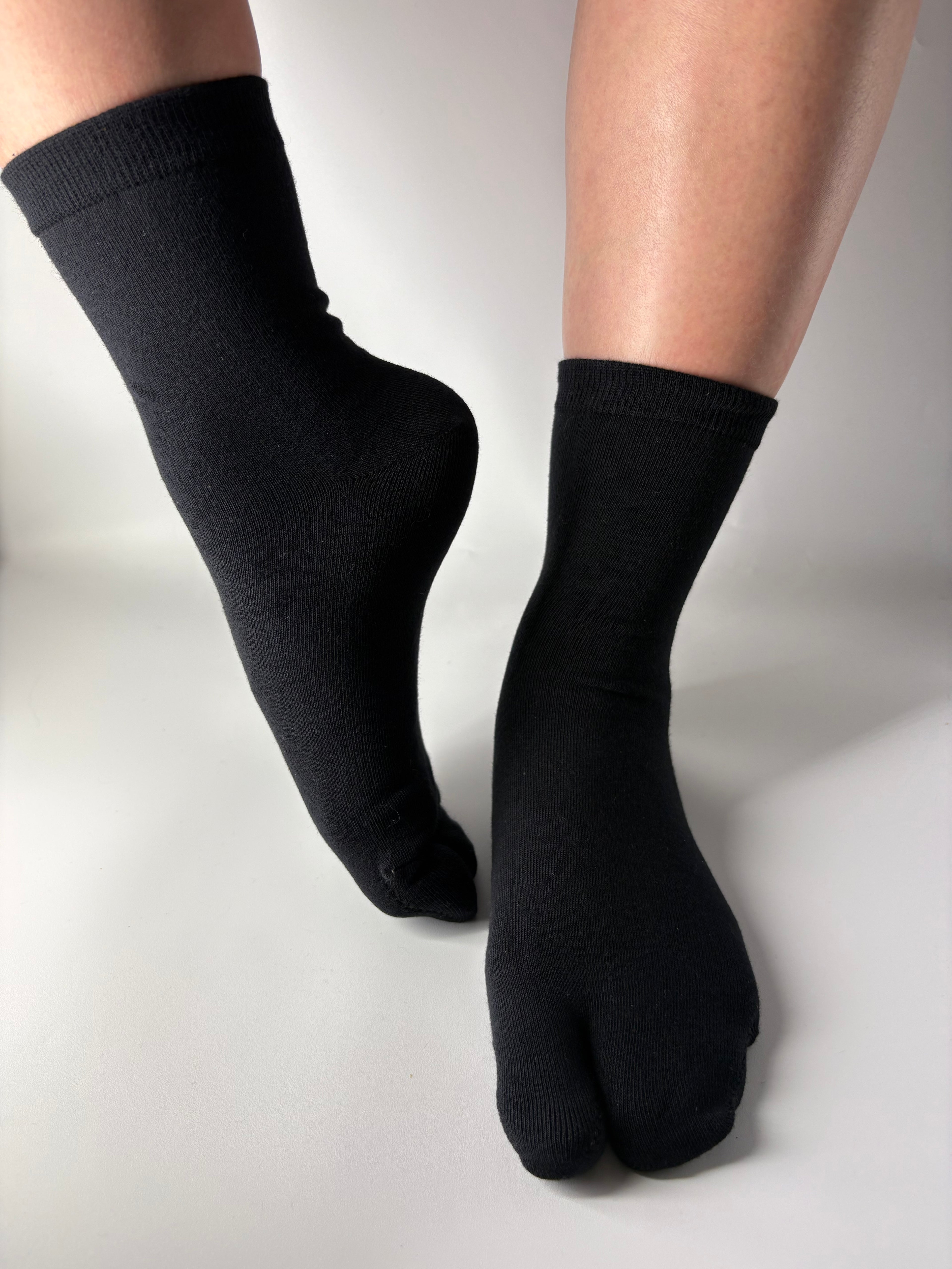 Everyday black plain Tabi Co. socks