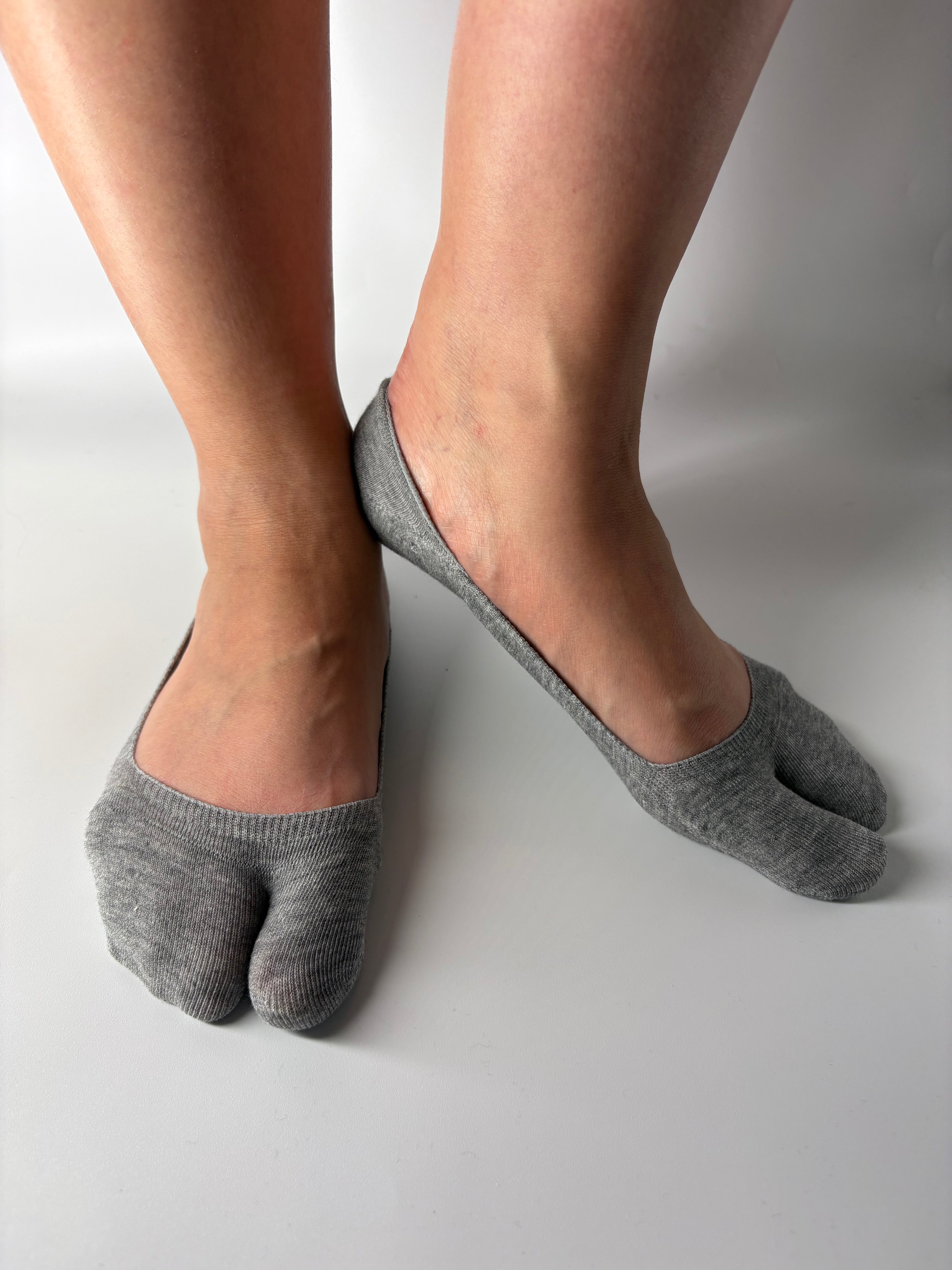 Invisible grey Tabi socks