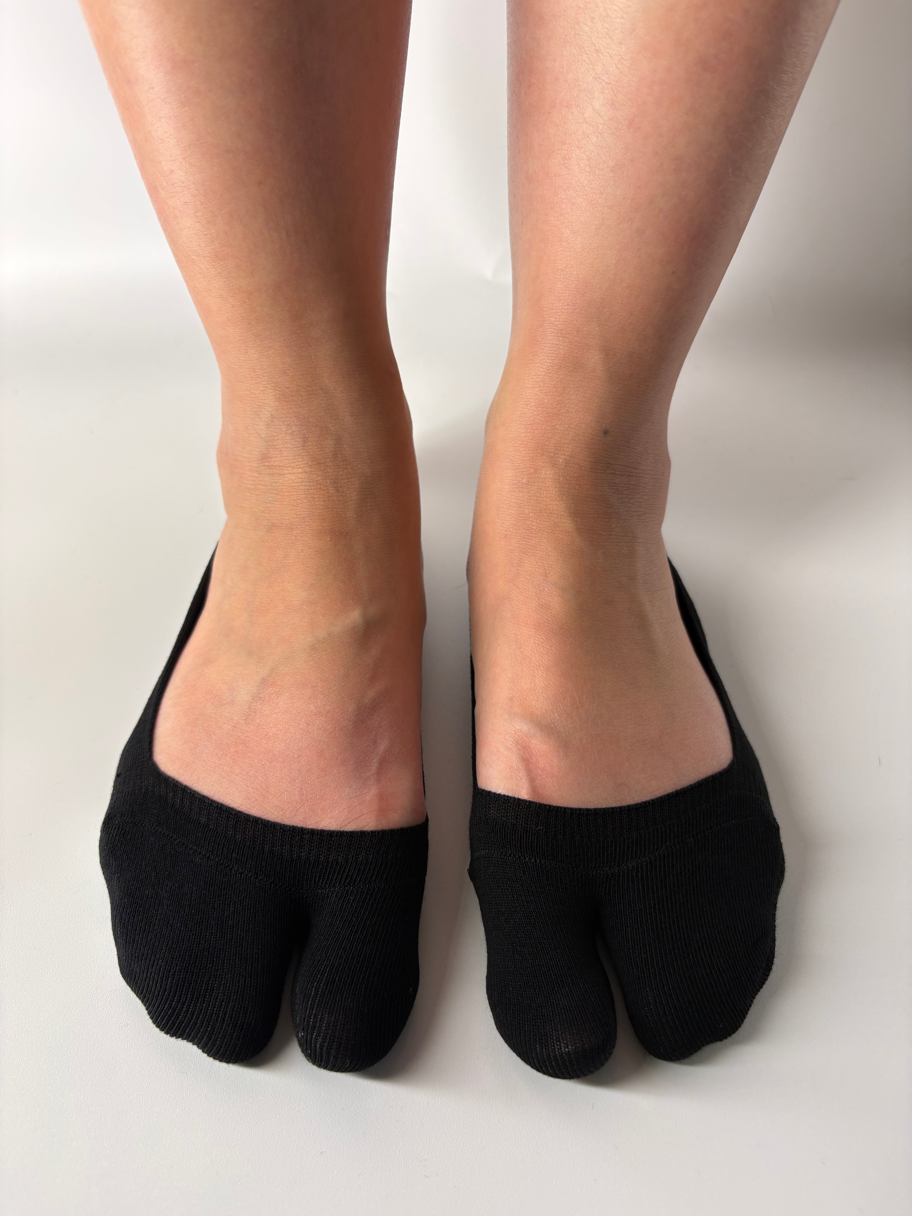 Invisible black Tabi socks
