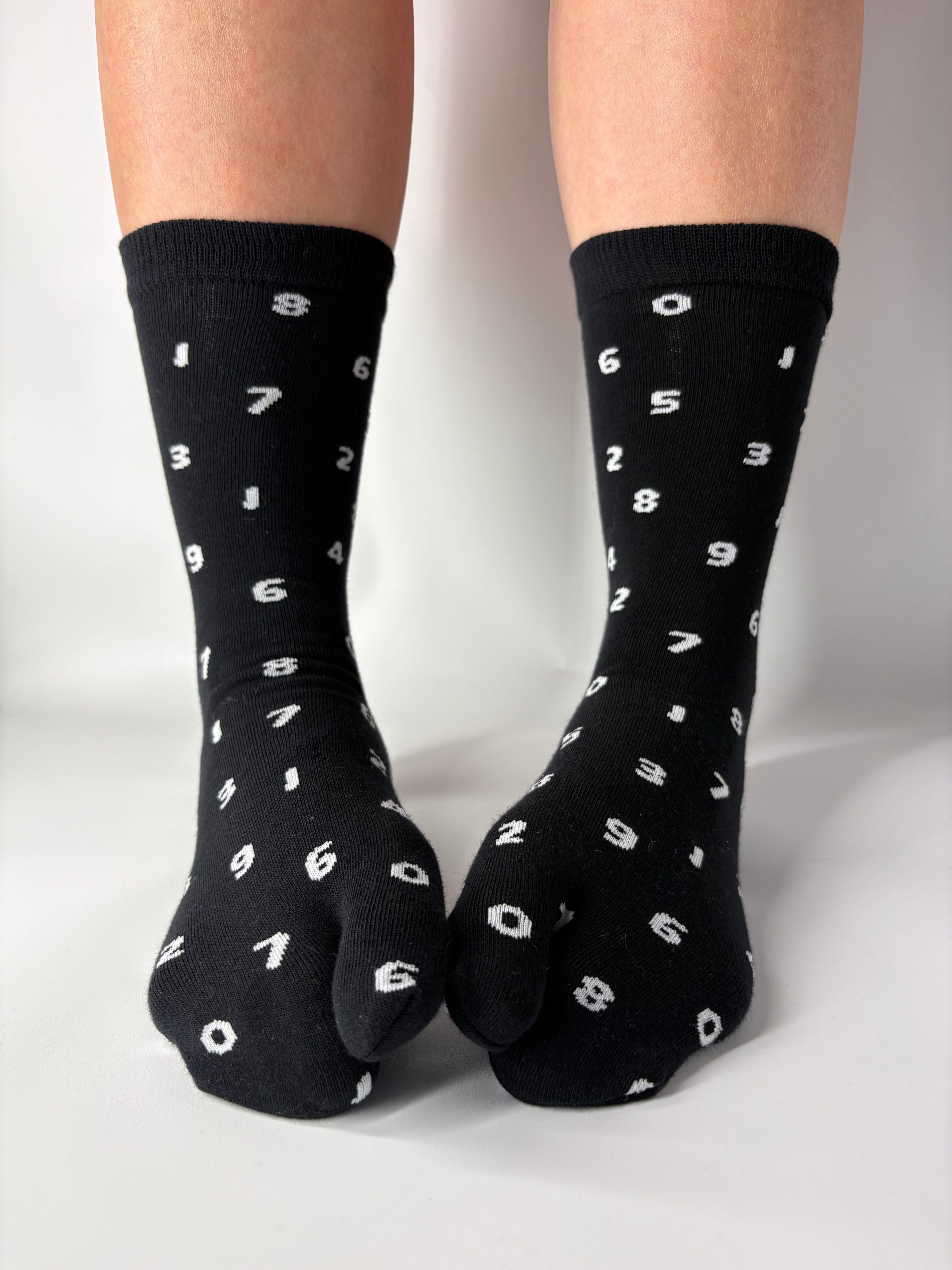 Black numbers pattern Tabi socks