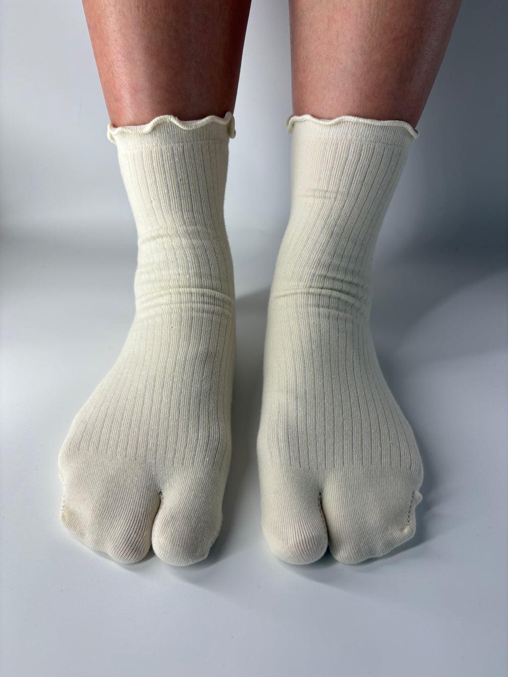 Lettuce edge cream Tabi socks
