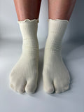 Lettuce edge cream Tabi socks