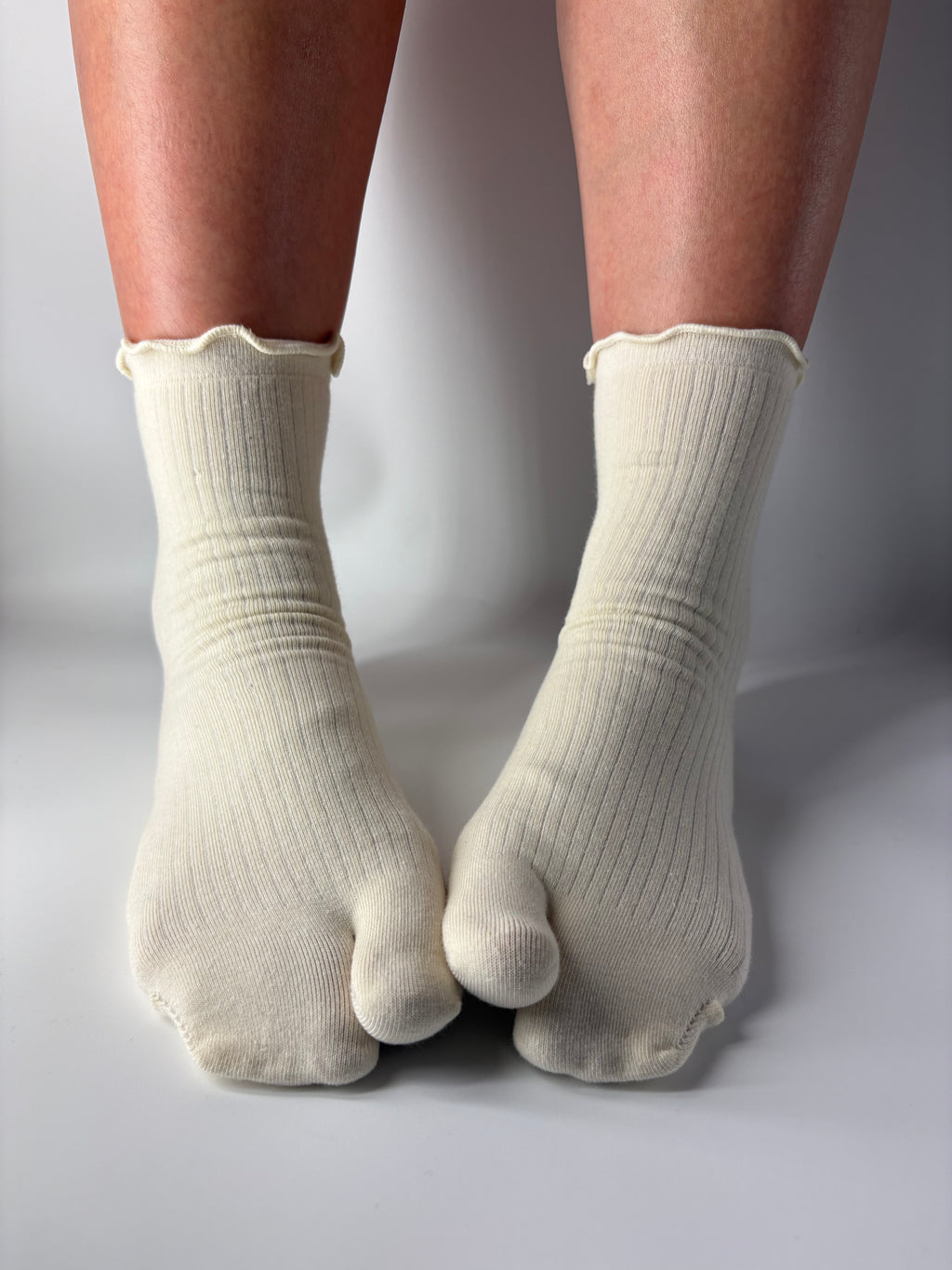 Lettuce edge cream Tabi socks