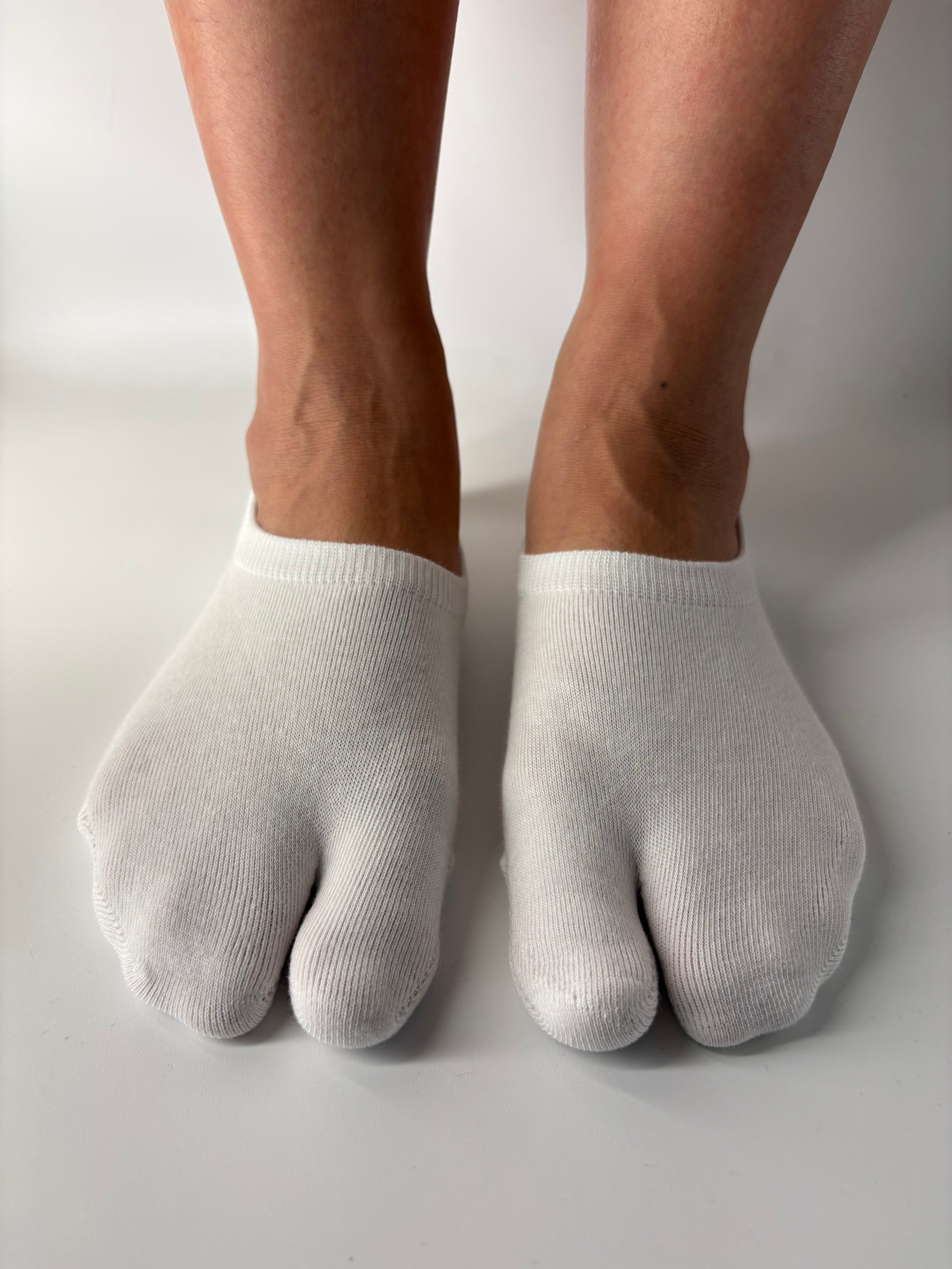 White Ankle no-show Tabi socks
