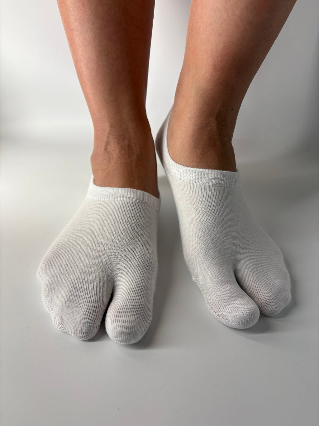 White Ankle no-show Tabi socks