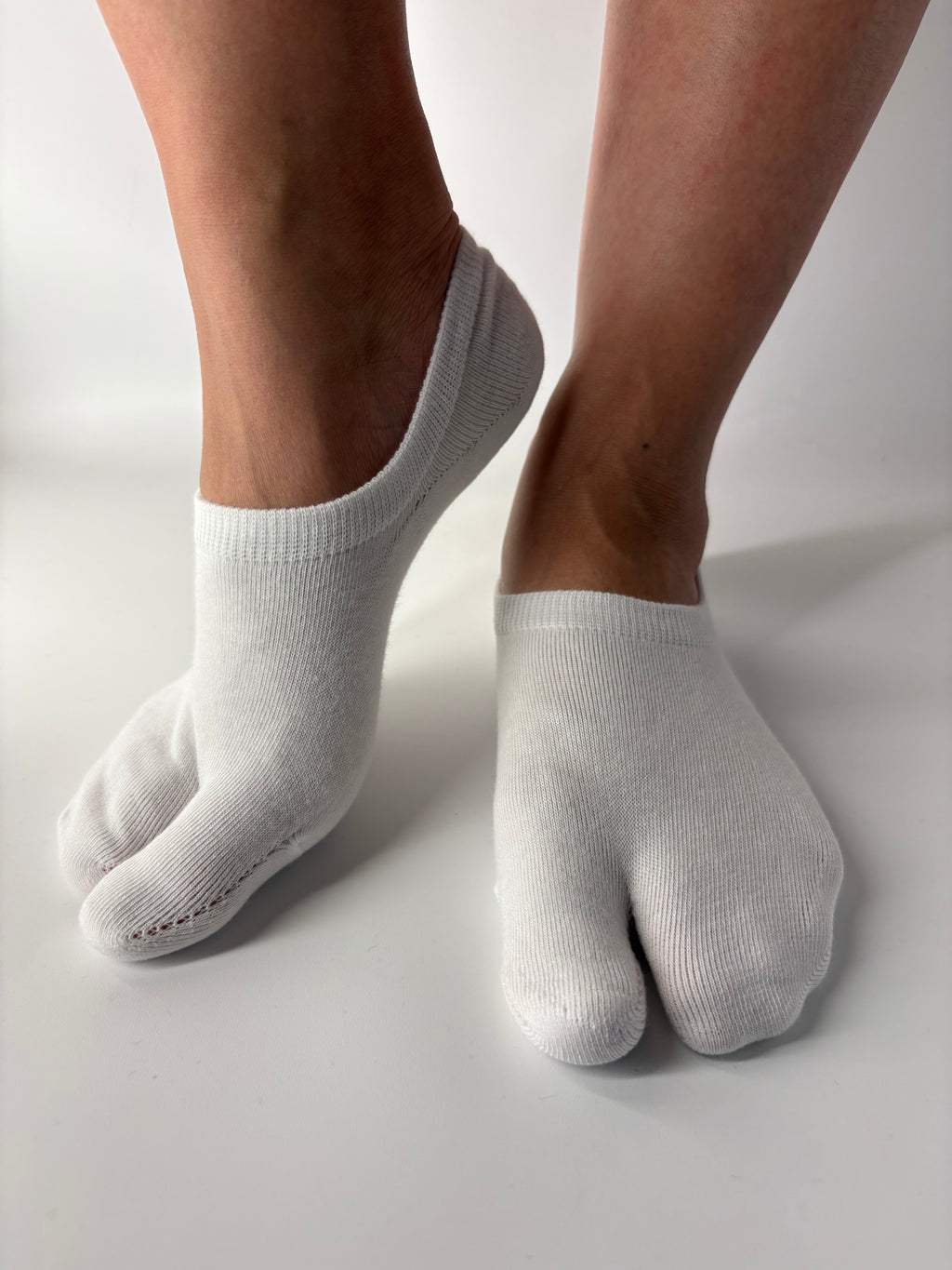 White Ankle no-show Tabi socks
