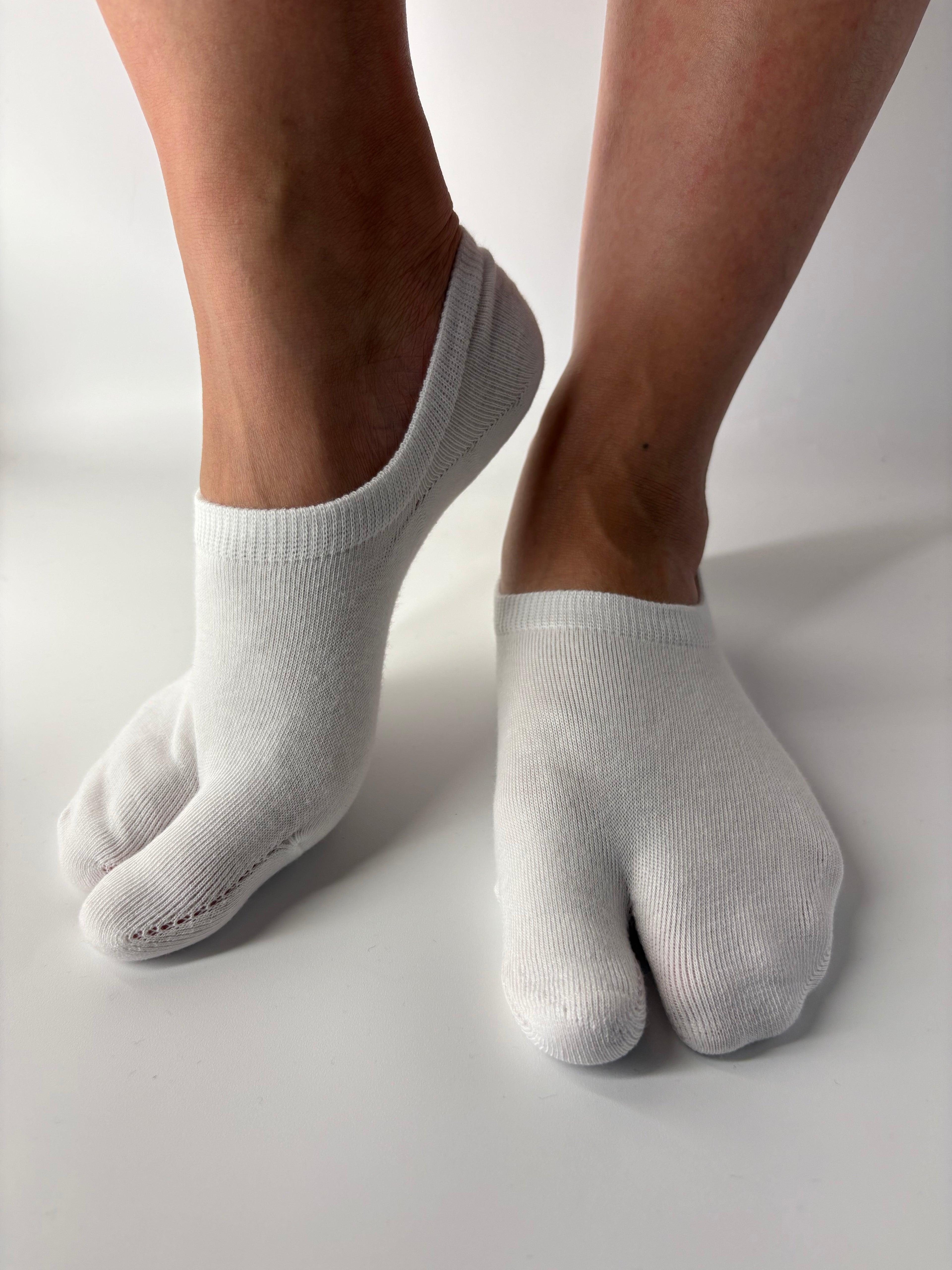 White Ankle no-show Tabi socks