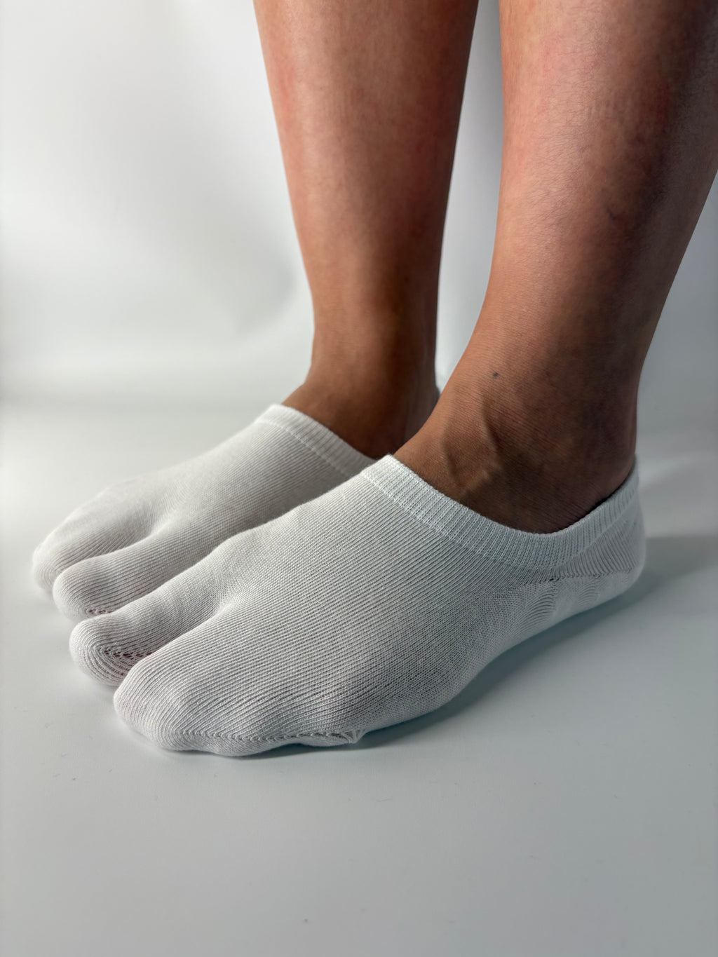 White Ankle no-show Tabi socks