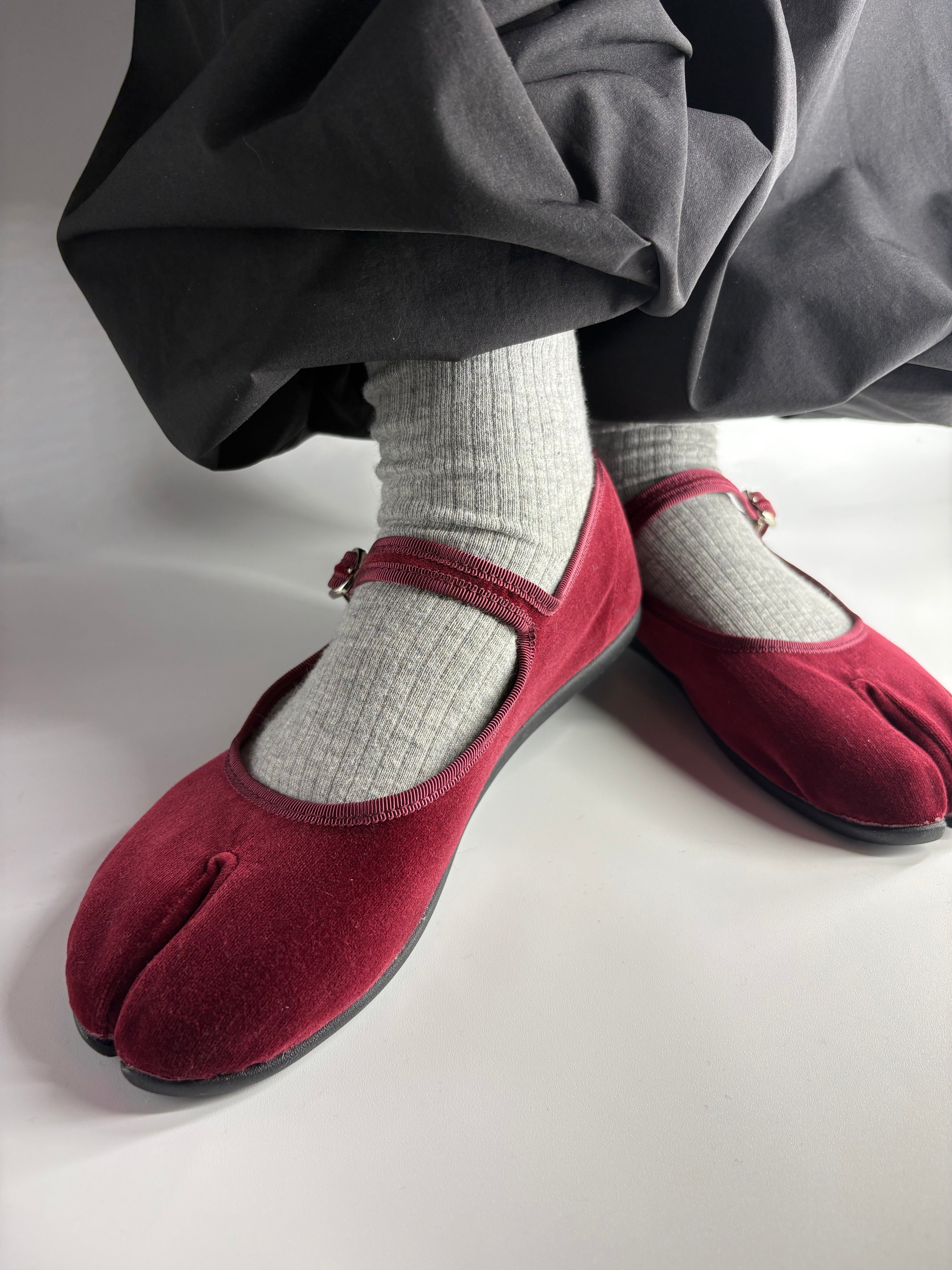 Marugo Mary Jane burgundy Tabi flats
