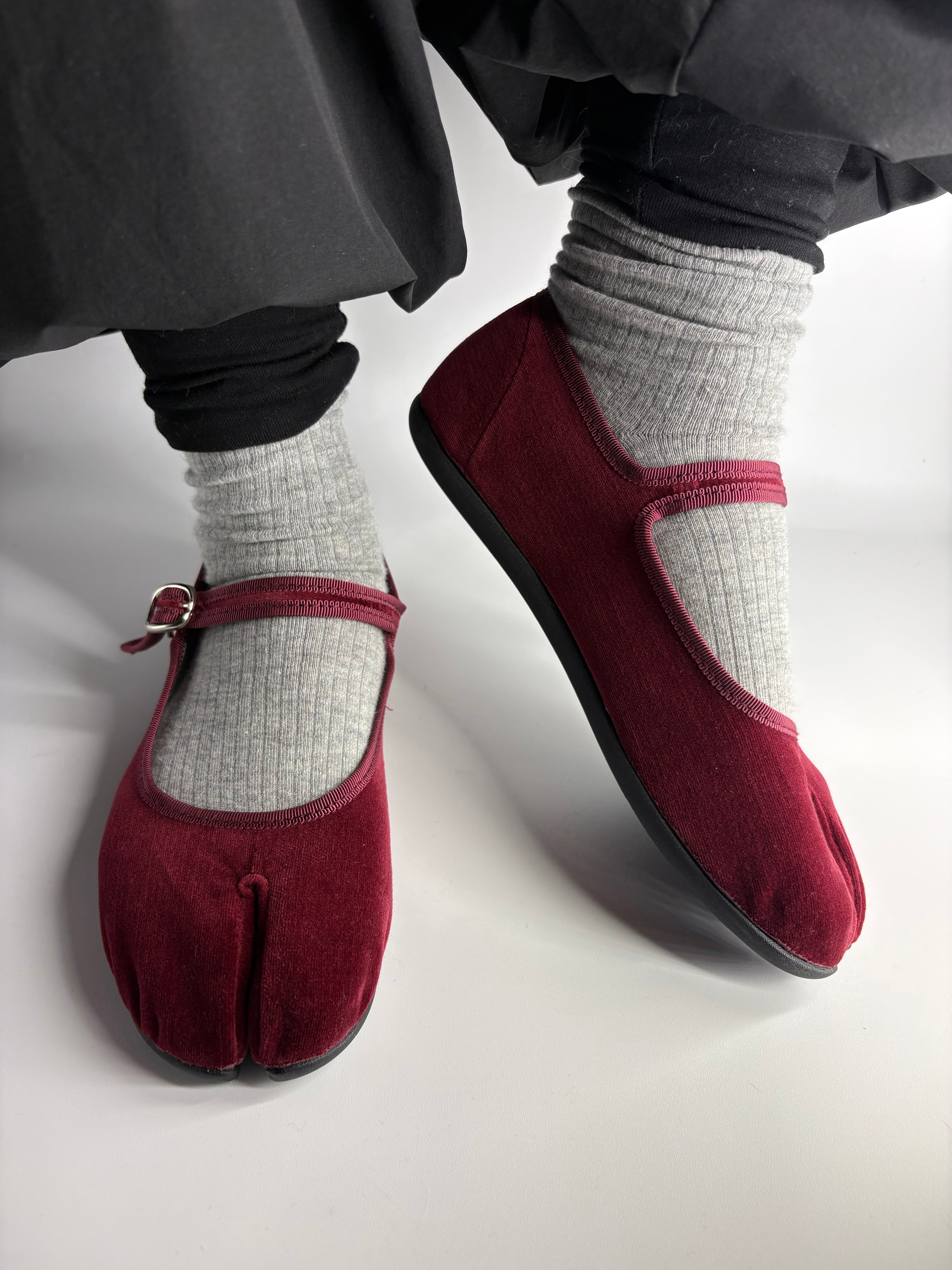 Marugo Mary Jane burgundy Tabi flats