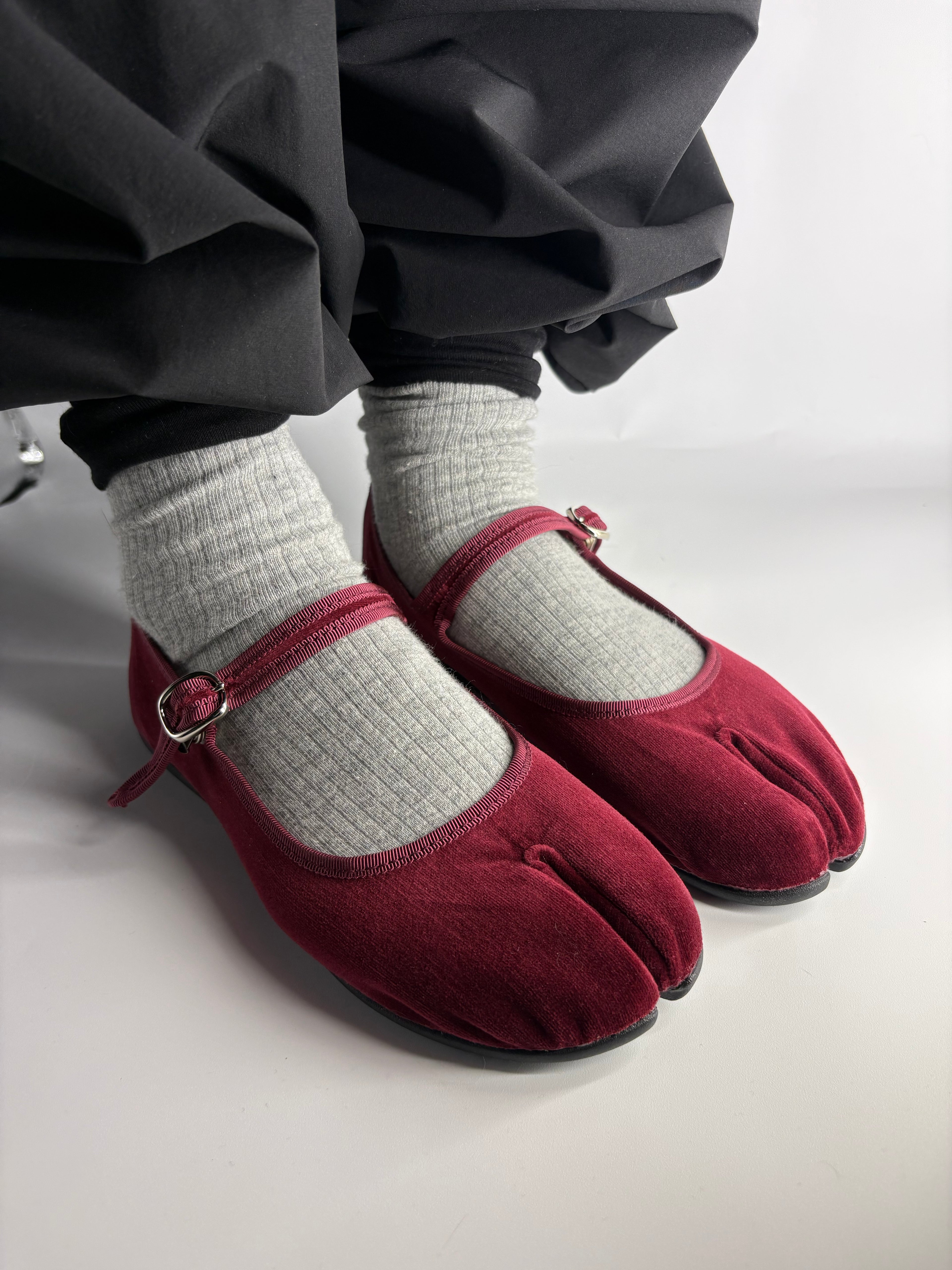 Marugo Mary Jane burgundy Tabi flats