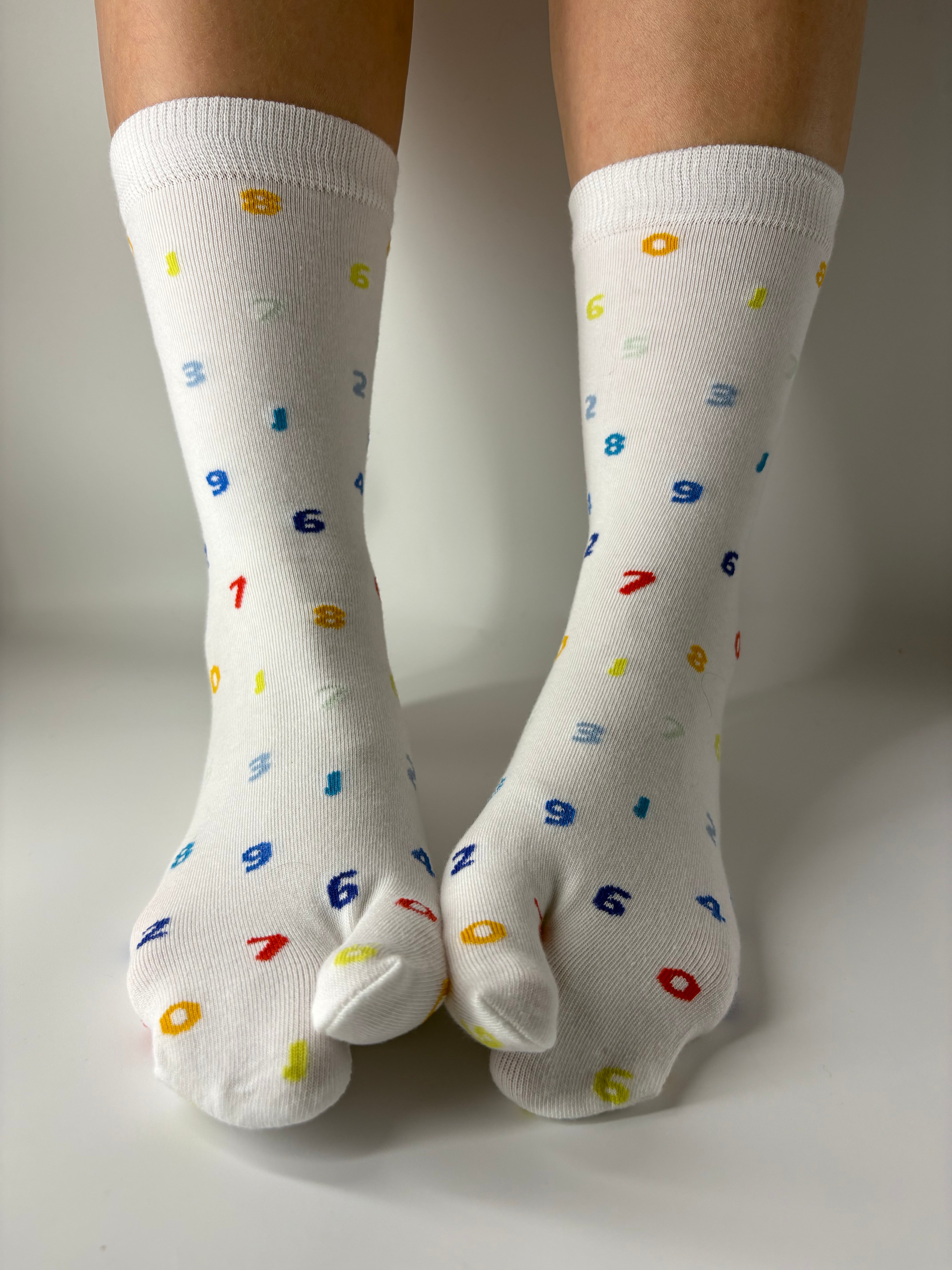 White crew-length tabi socks with a playful all-over multicoloured numbers print 