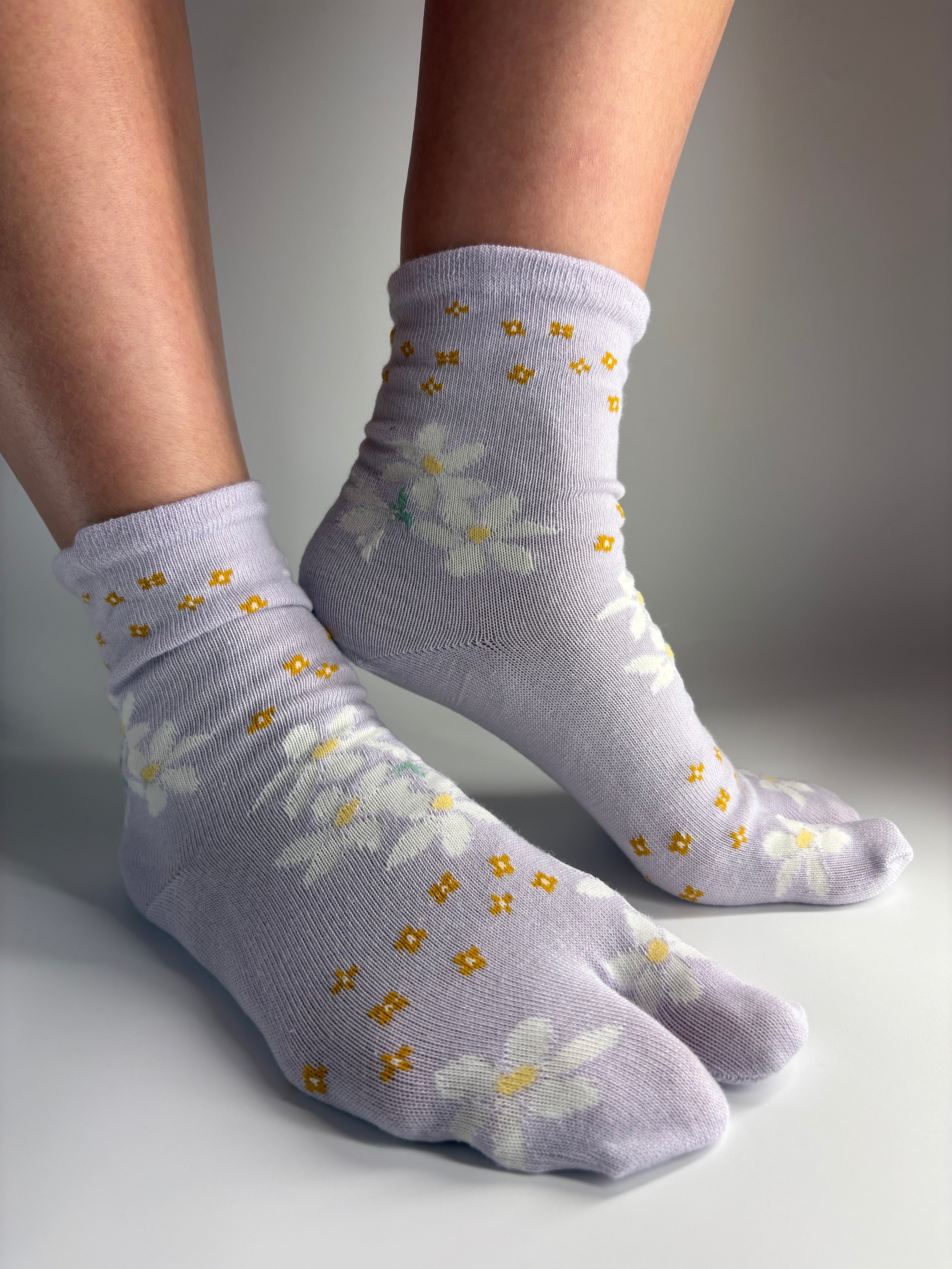 Sakura blossom print Tabi socks (XS size)