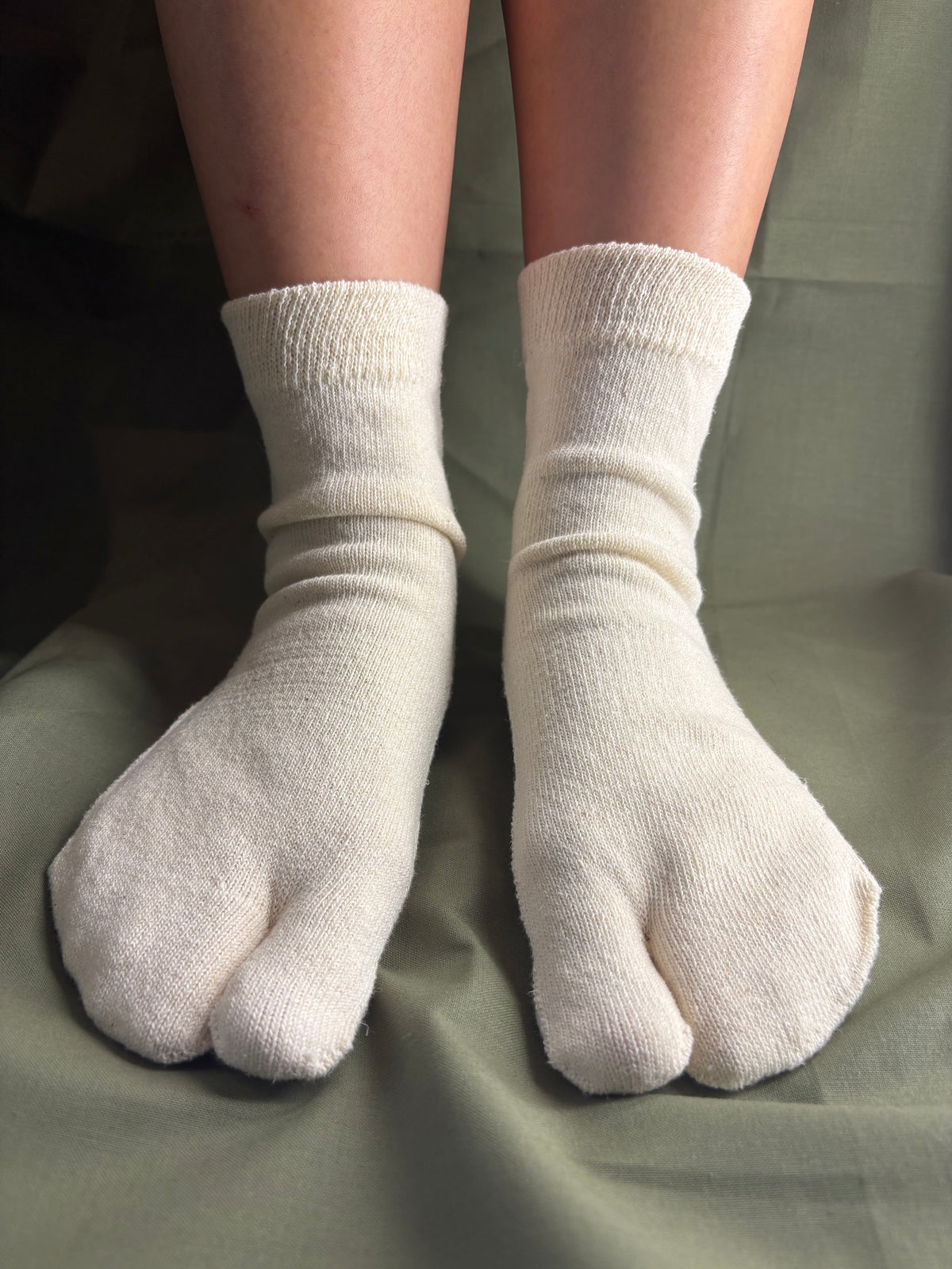 Cream hemp quarter-length split-toe tabi socks knit in Japan by Sugiyama Knit — a premium sustainable everyday sock from Tabi Co.