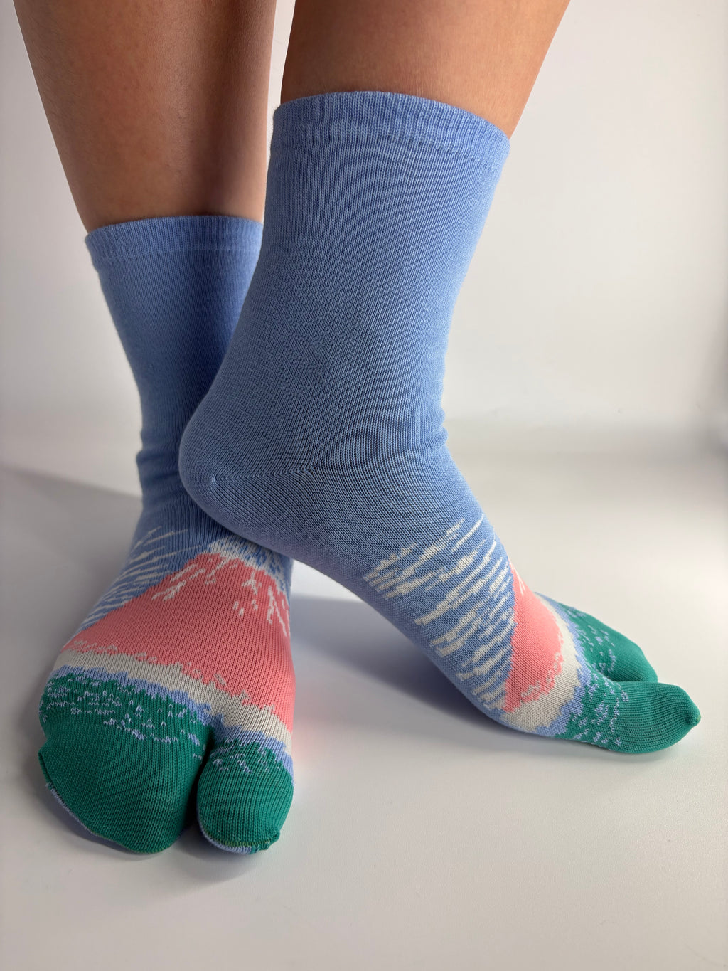 mount fuji graphic print tabi socks with pastel colours